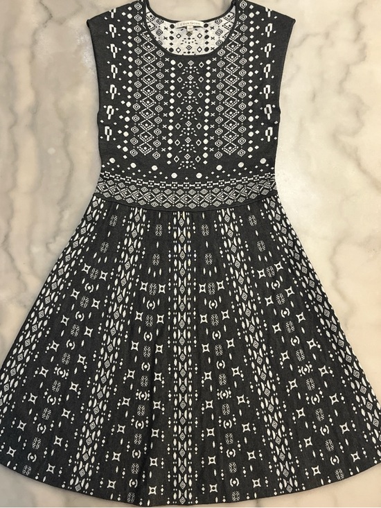 41 Hawthorn Dresses & Skirts - 41 Hawthorn Black & White Sleeveless Patterned Midi Dress